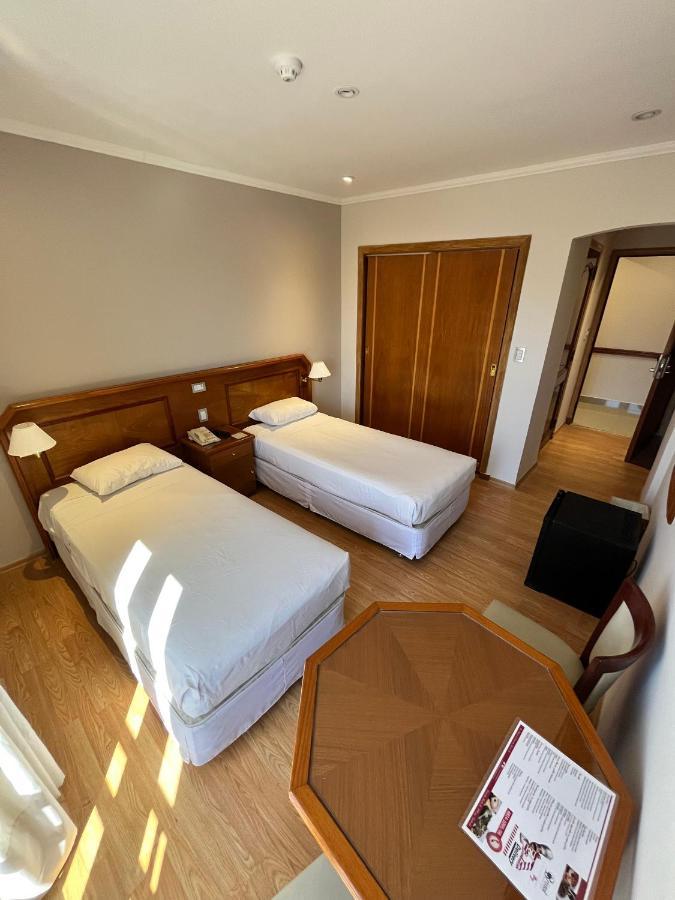 Standard Room- 2 Single Beds- Interior View,1232582660:JPEG
